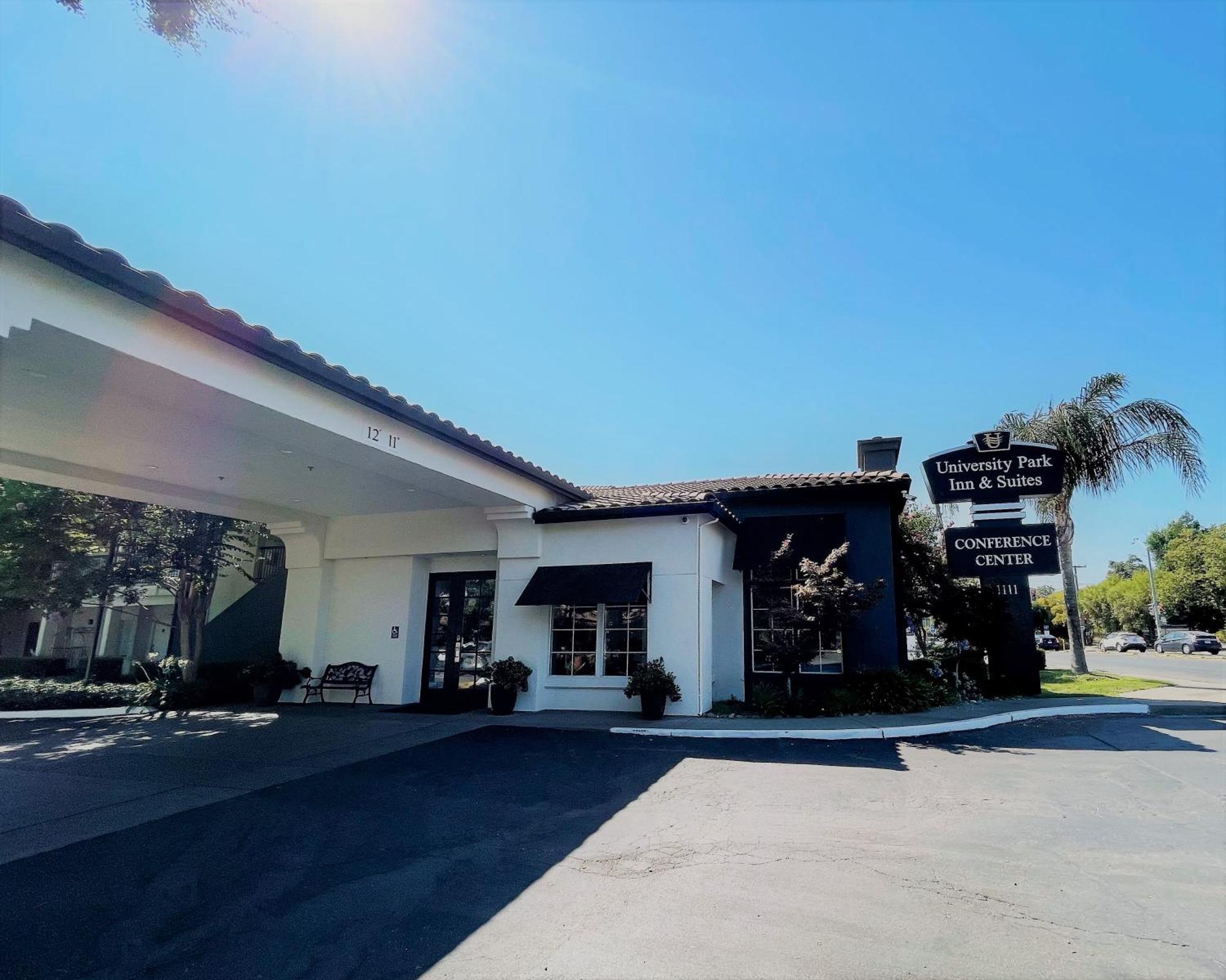 University Park Inn & Suites Davis Exterior photo